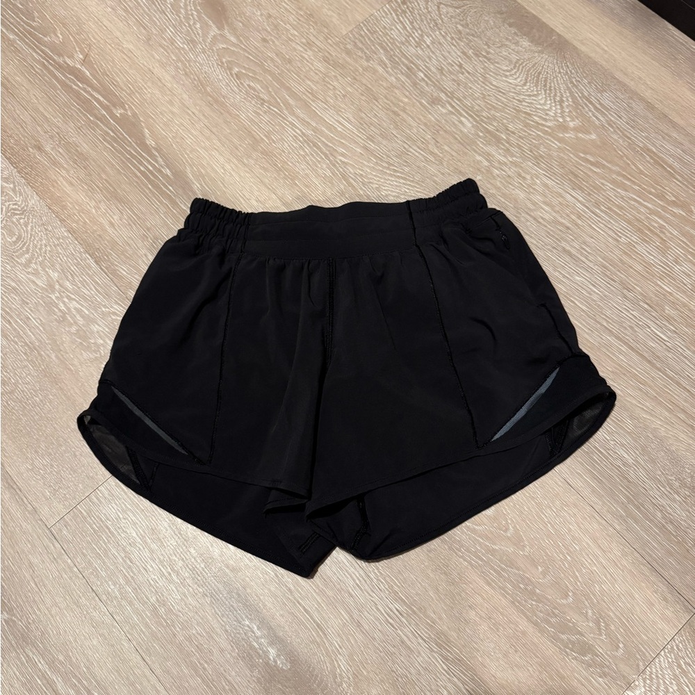 Lululemon Athletica Hotty Hot Shorts (4 tall)